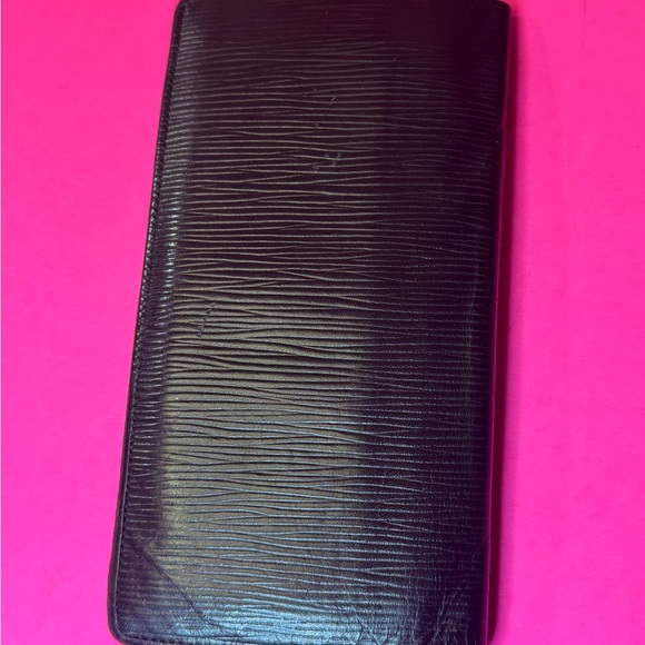 Louis Vuitton Navy Textured Wallet - Picture 8 of 8